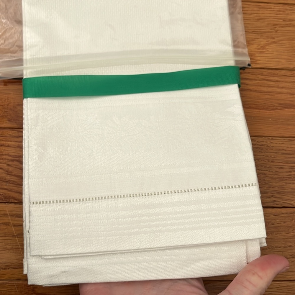 Vintage Simpson’s All Pure Linen Set of 4 White Irish Linen Patterned Napkins - Picture 3 of 9